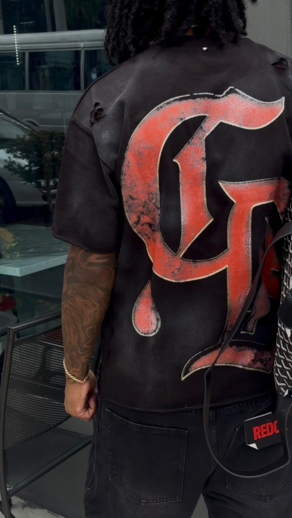 The dripping G printed huge on the back of the washed black tee